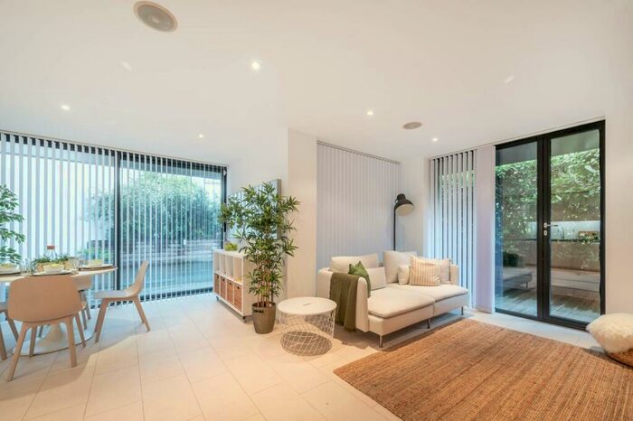 2 Bedroom Flat To Rent In Oval Road, Camden Town, London, NW1