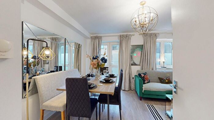 2 Bedroom Flat To Rent In Paxton Place, Gipsy Hill, London, SE27