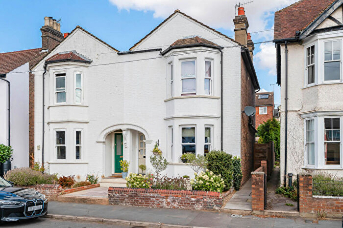 4 Bedroom Semi-Detached House For Sale In Kingsland Road, Boxmoor, HP1