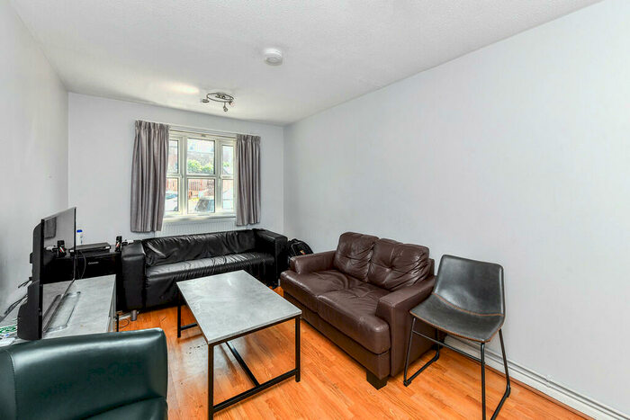 1 Bedroom End Of Terrace House To Rent In Gadd Street, Nottingham, NG7