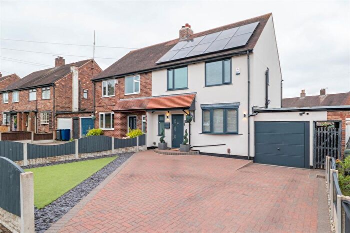 3 Bedroom Semi-Detached House For Sale In Broadfield Drive, Leyland, PR25