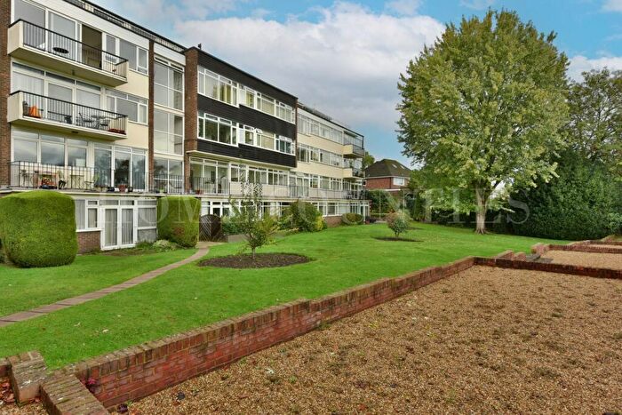 2 Bedroom Apartment For Sale In Hadley Road, Barnet, EN5