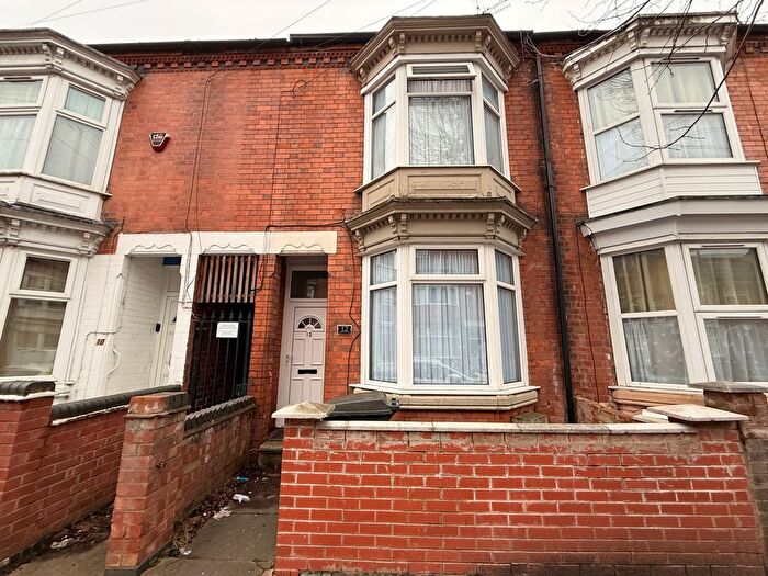 3 Bedroom Terraced House For Sale In Harrow Road, Leicester, LE3