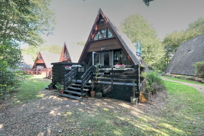 2 Bedroom Detached House For Sale In Church Road, Huntingdon, PE28