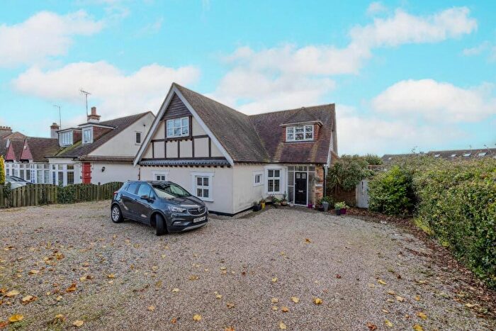 5 Bedroom Detached House For Sale In Hadleigh Road, Leigh-On-Sea, SS9