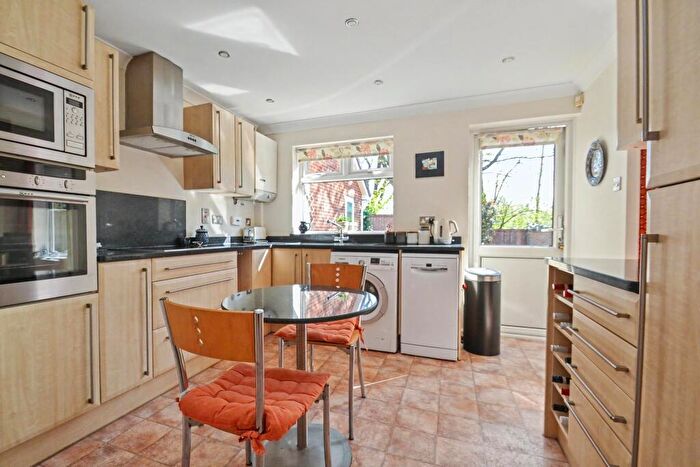 4 Bedroom Detached House For Sale In Broadstone, BH18 - Photo 5