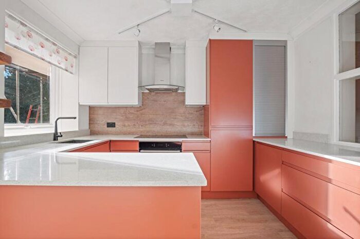 2 Bedroom Apartment For Sale In The Avenue, Poole, BH13