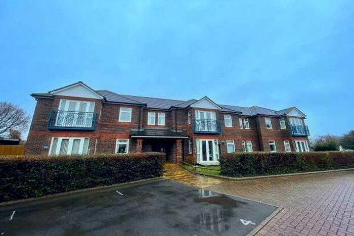 2 Bedroom Flat To Rent In St. Leonards Avenue, Hayling Island, PO11