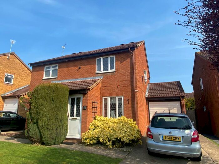 2 Bedroom House To Rent In Chells Manor -, SG2