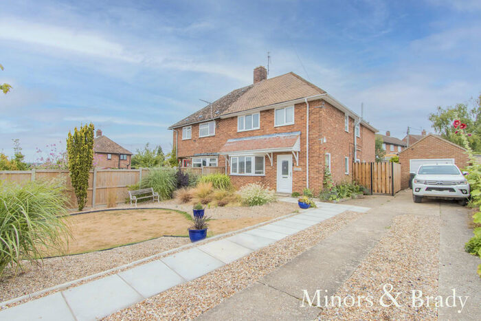 4 Bedroom Semi-Detached House For Sale In St. Lawrence Close, Harpley, PE31