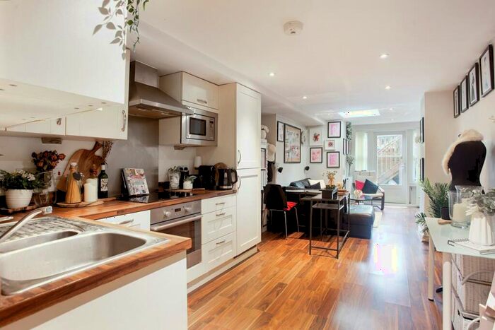 1 Bedroom Flat To Rent In Ewell Road, Surbiton, KT6