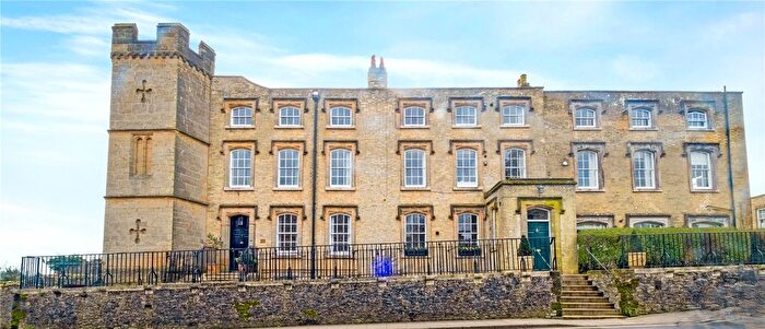 2 Bedroom Flat For Sale In London Road, Arundel, West Sussex, BN18