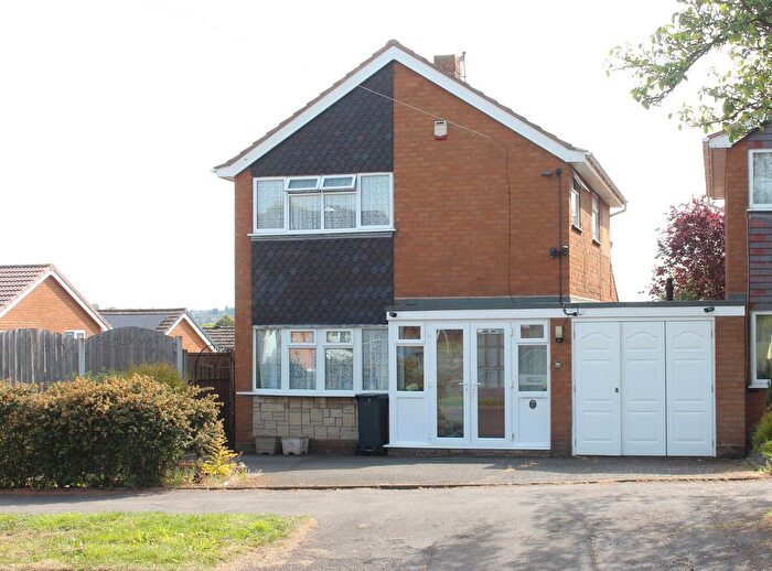 3 Bedroom Link Detached House For Sale In Wordsley, Balmoral Road, DY8