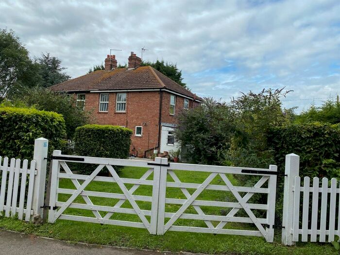 3 Bedroom Semi-Detached House For Sale In Lutton Bank, Lutton, Spalding, PE12
