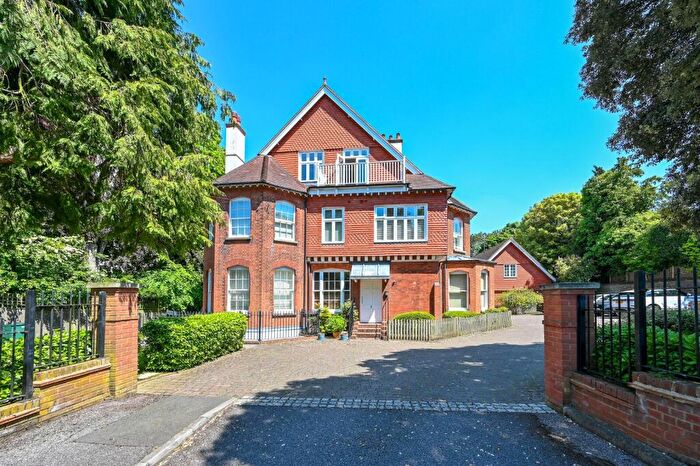 2 Bedroom Flat For Sale In Tyrells Place, Guildford, GU1