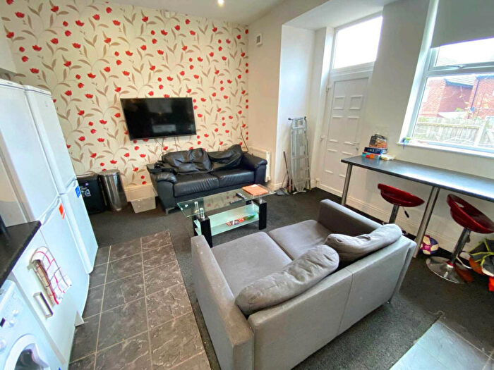 6 Bedroom House To Rent In Weaste Lane, Salford, M5