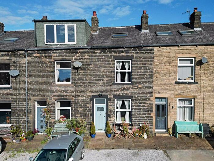 3 Bedroom Terraced House For Sale In Farnboro Street, Todmorden, OL14