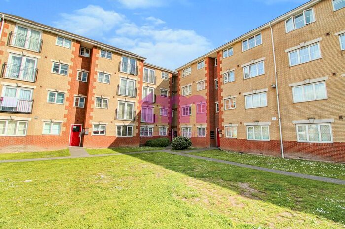 2 Bedroom Flat To Rent In Garner Court, Dunlop Road, Tilbury, RM18
