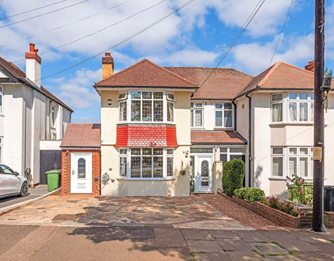 3 Bedroom Semi-Detached House For Sale In The Highway, Orpington, BR6