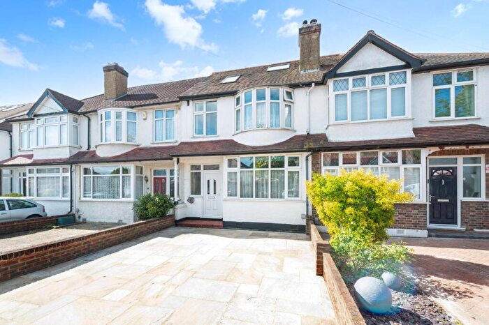 4 Bedroom Terraced House For Sale In Sparrow Farm Road, Stoneleigh, KT17