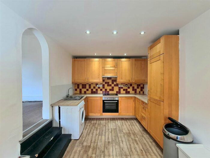 1 Bedroom Flat To Rent In Kings Avenue, London, SW12