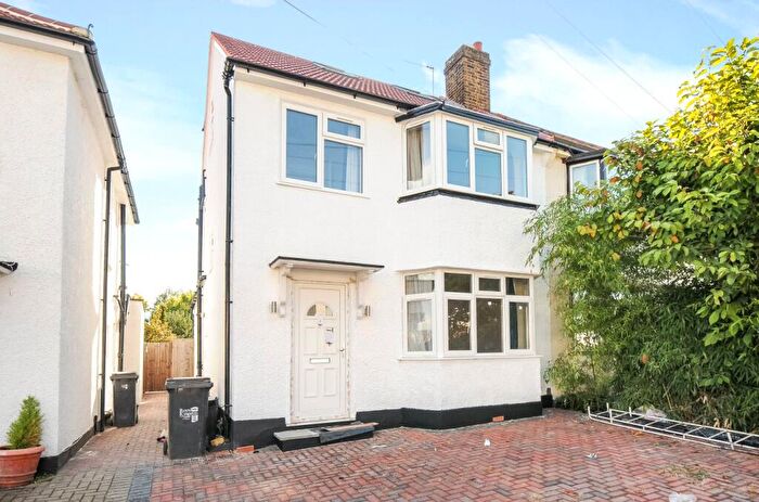 4 Bedroom Semi-Detached House For Sale In Cambridge Road, New Malden, KT3