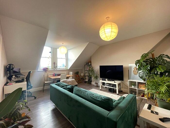2 Bedroom Flat To Rent In Selborne Road, Hove, BN3