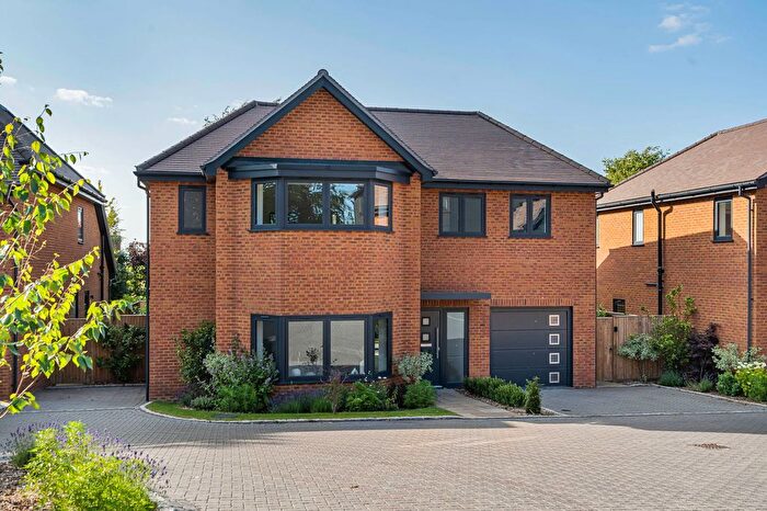 4 Bedroom Detached House For Sale In Chartland Close, Bookham, KT23