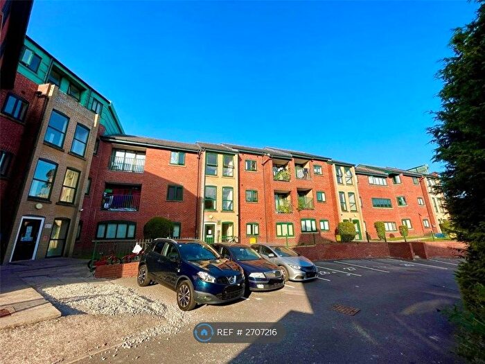 3 Bedroom Flat To Rent In Birch Lane, Manchester, M13