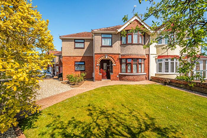 4 Bedroom Semi-detached House For Sale In Campden Road, Old Walcot, Swindon, SN3