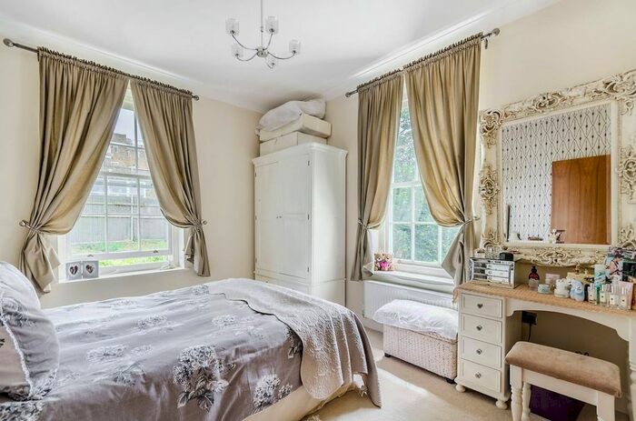 2 Bedroom Flat To Rent In Honor Oak Rise, Honor Oak Park, London, SE23