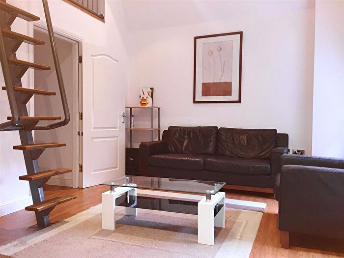 1 Bedroom Flat To Rent In Regent Court, Briggate, Leeds, LS1