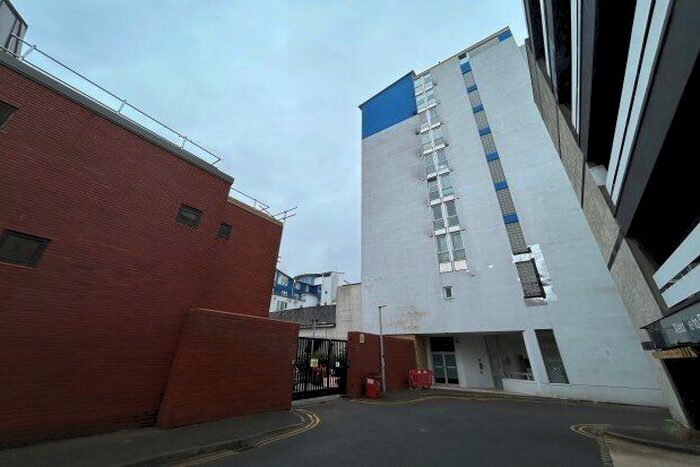 2 Bedroom Flat To Rent In Gordon Gardens, Swindon, SN1