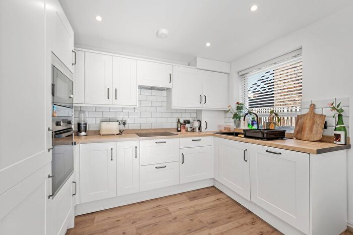 1 Bedroom Flat To Rent In Henfield Road, SW19