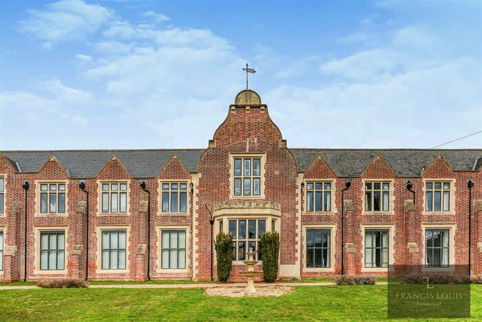 2 Bedroom Flat To Rent In Mount Dinham Court, Exeter, EX4