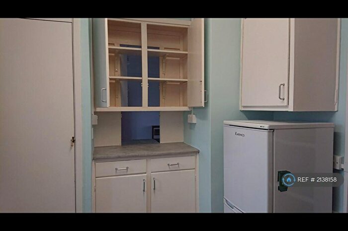 2 Bedroom Flat To Rent In Joseph Court, London, N16