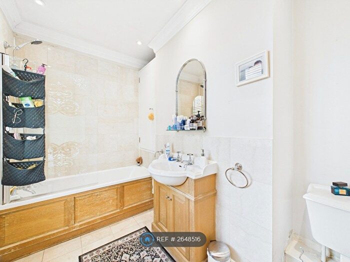 2 Bedroom Flat To Rent In Bethnal Green Road, London, E2