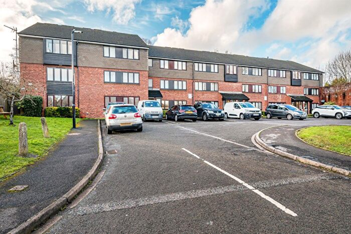 2 Bedroom Flat For Sale In Norden Road, Maidenhead, SL6