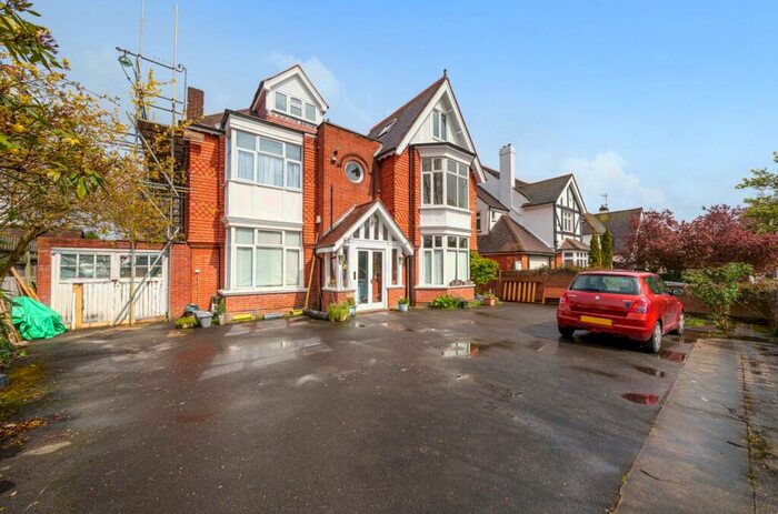 2 Bedroom Flat To Rent In Park Avenue Bromley, BR1