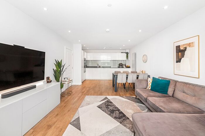 3 Bedroom Flat For Sale In Iverson Point, Harrison Walk, London, SE10
