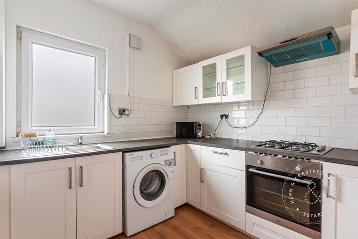 1 Bedroom Flat For Sale In Brunswick Street, Canton, Cardiff, CF5