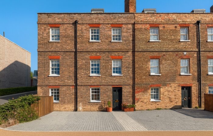 4 Bedroom End Of Terrace House For Sale In Khartoum Parade, Chatham, ME4