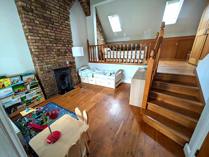2 Bedroom End Of Terrace House To Rent In Battledean Road, N5