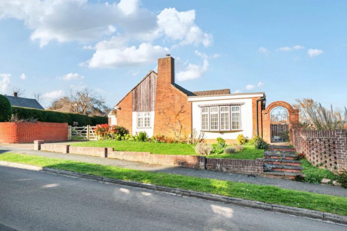3 Bedroom Bungalow For Sale In Woodside Road, Farnham, GU9