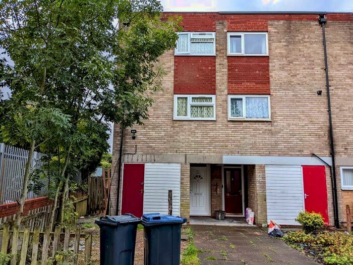 4 Bedroom Town House To Rent In Bredon Croft, Hockley, Birmingham, B18