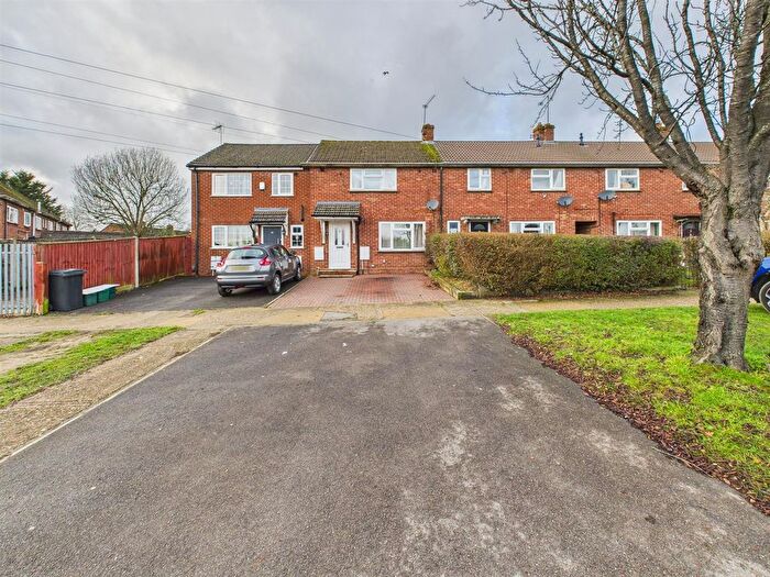 2 Bedroom Terraced House For Sale In Royal Avenue, Calcot, RG31