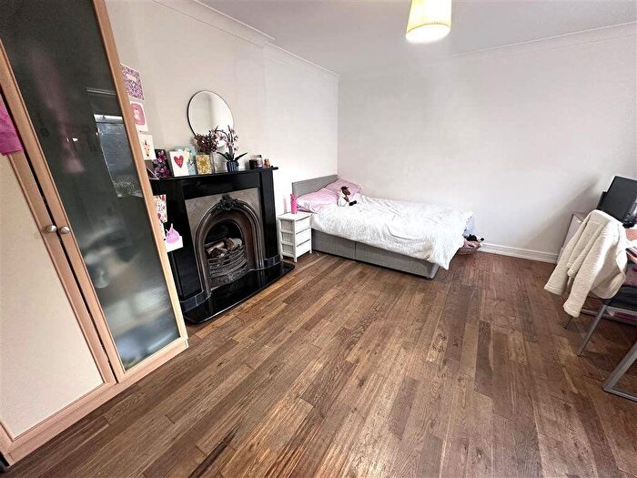 6 Bedroom Semi-Detached House To Rent In West City, NR5