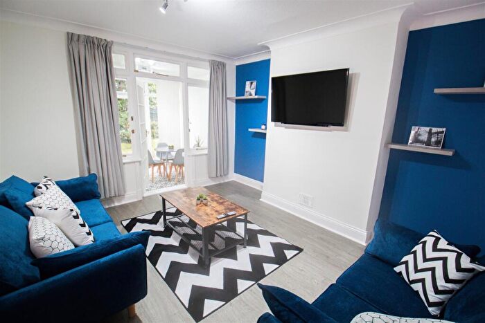 4 Bedroom Semi-Detached House To Rent In The Turnways, Headingley, Leeds, LS6