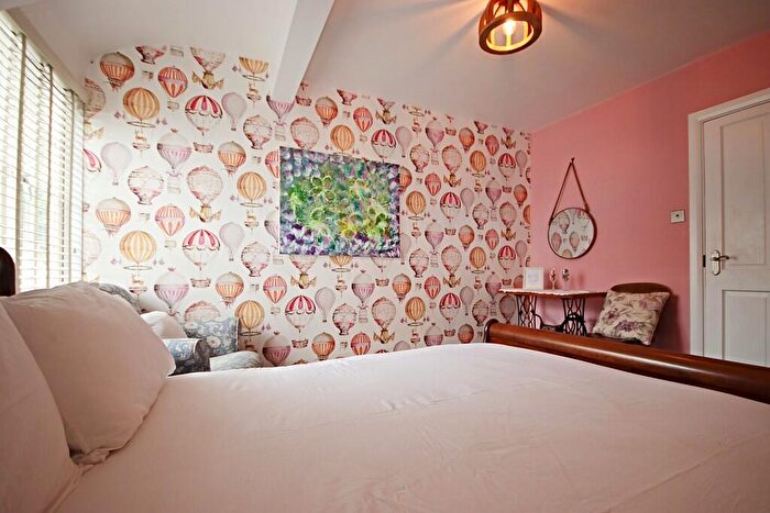 2 Bedroom Apartment For Sale In High Street, Billingshurst, RH14