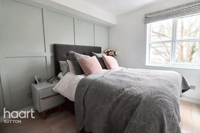 2 Bedroom Flat For Sale In Cedar Road, Sutton, SM2